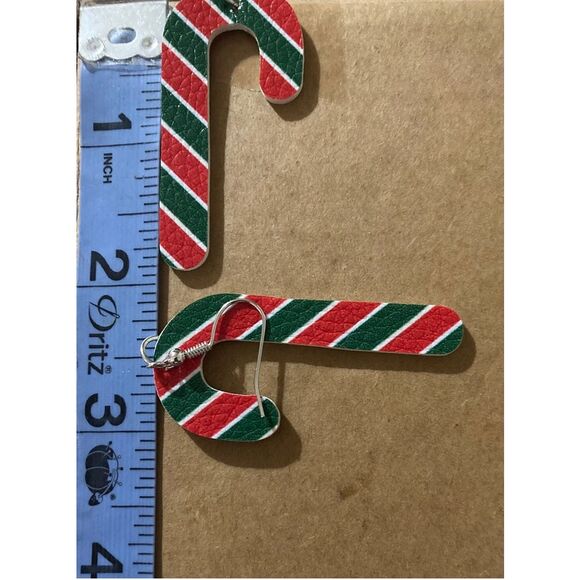 ☀️3/$12☀️ Candy Cane Earrings - Picture 3 of 4